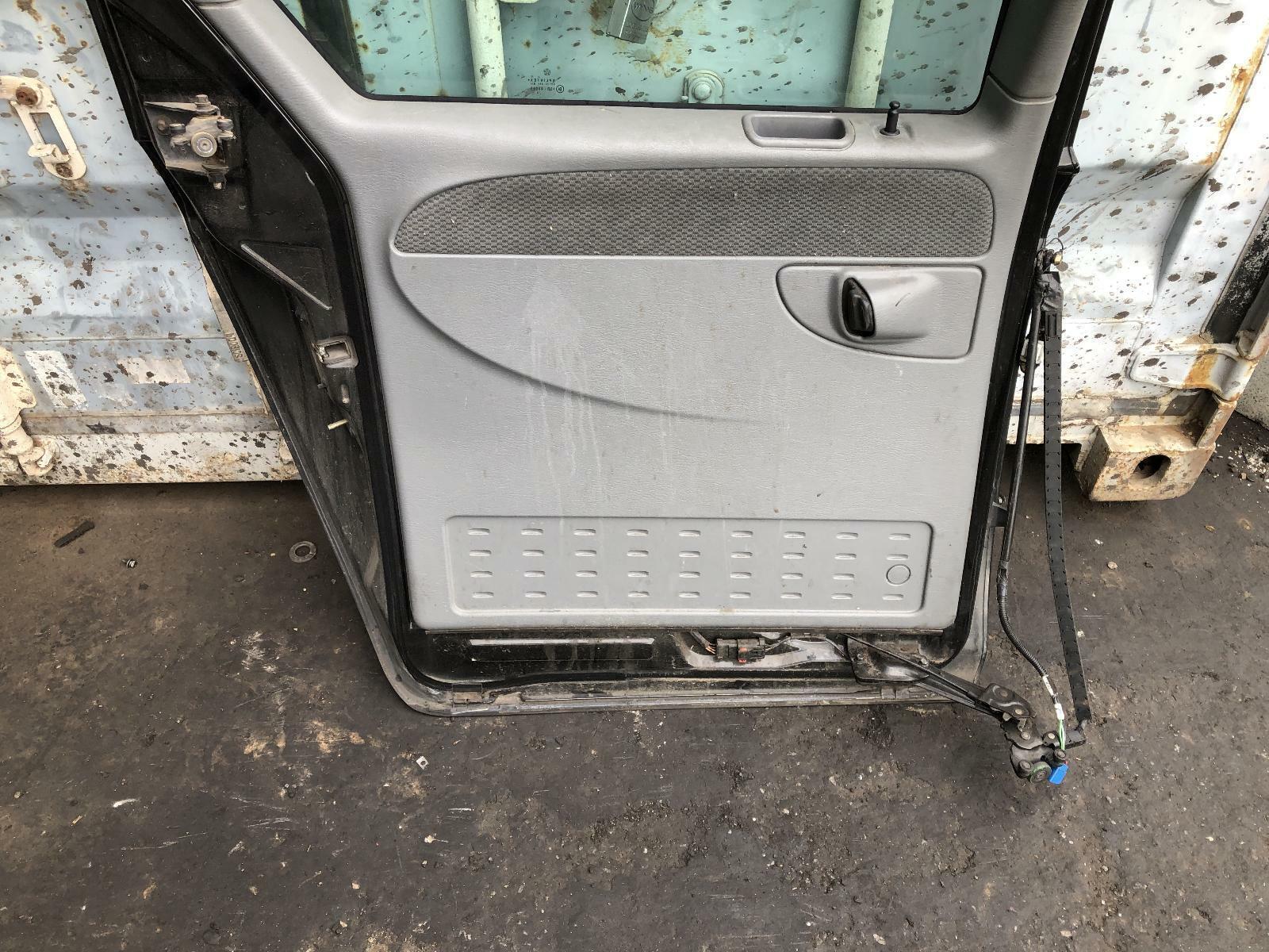 Chrysler Grand Voyager Left Rear Sliding Door RG 05/2001