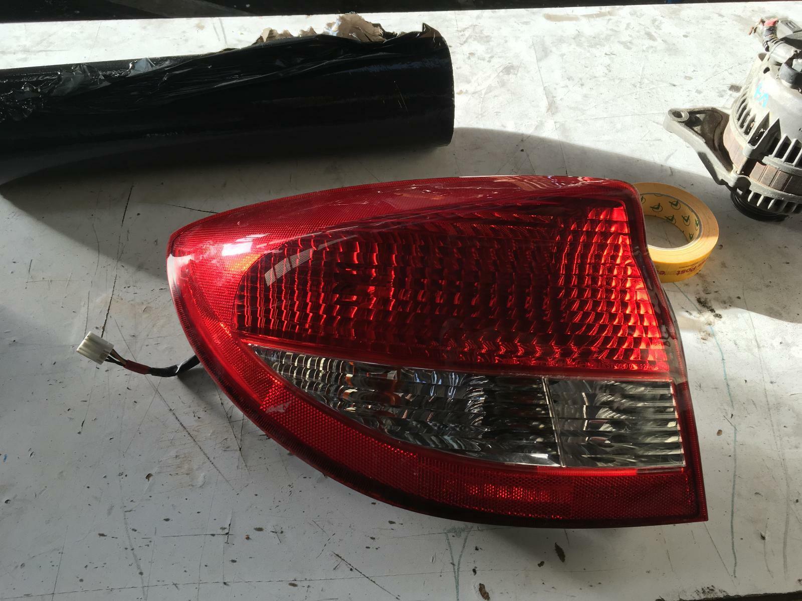 Kia Rio DC Sedan Left Tail Light 09/200207/2005