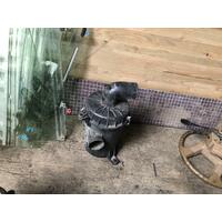 Toyota Regius Granvia KCH10 Air Filter Box 2000