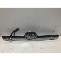 Toyota Camry Centre Bootlid Garnish AHV40 12/2009-11/2011