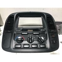 Toyota Landcruiser Heater Controls with Diff Lock Switch FZJ105 01/1998-09/2002