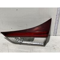 Toyota COROLLA Rear Garnish ZRE182R/ZWE186 Right Tailgate Lamp 03/15-06/18 Hatch