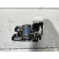 Lexus LX470 throttle Body UZJ100 05/1998-03/2008