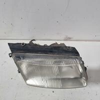 Volkswagen Passat Right Headlight 03/97-02/01