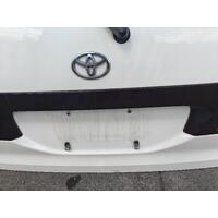 Toyota Estima Centre Tailgate Garnish MCR30 2000-2003