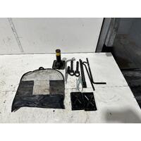 Toyota Hiace Jack / Tool Kit TRH201 03/2005-04/2019