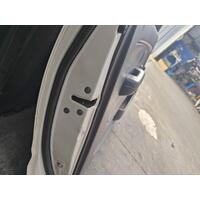 Toyota Hilux Left Front Door Lock Mechanism RZN149 09/1997-03/2005