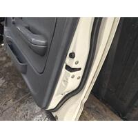 Toyota Hilux Right Front Door Lock Mechanism RZN149 09/1997-03/2005