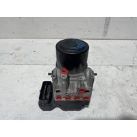 Toyota KLUGER ABS Pump MCU28 01/01-04/07  