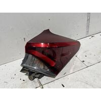 Toyota COROLLA Right Taillight ZRE182 Hatch 03/15-06/18 