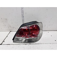 Mitsubishi Outlander Right Tail Light ZE 12/2002-07/2004