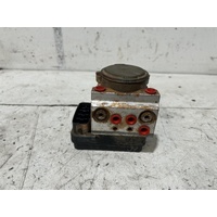 Toyota Hilux ABS Pump / Module KUN26 03/2005-08/2015