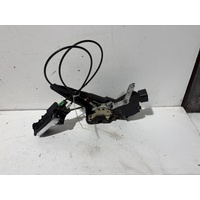 Toyota Corolla Left Front Door Lock Mechanism ZZE122 12/2001-06/2007