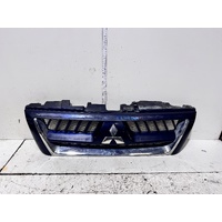 Mitsubishi Pajero Grille NP 11/2002-09/2006