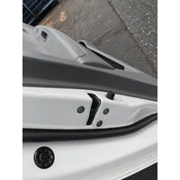 Toyota Hilux Left Front Door Lock Mechanism KUN16 02/2005-08/2015