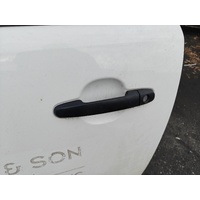 Toyota Hilux Left Front Outer Door Handle KUN16 02/2005-08/2015