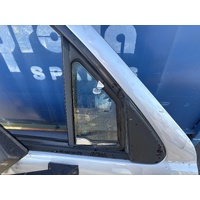 Toyota Hilux Right Front Door 1/4 Glass LN147 09/1997-03/2005