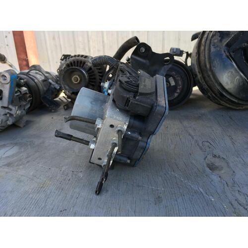 Toyota Aurion ABS Module GSV50 04/2012-08/2017