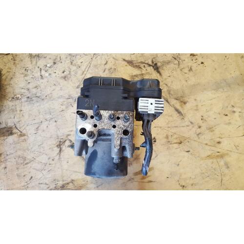 Lexus RX330 ABS Module MCU38 04/2003-11/2005
