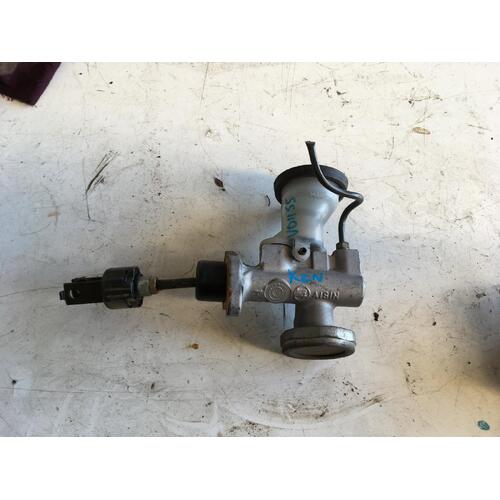Toyota Hilux Clutch Master Cylinder KZN165 10/2001-03/2005