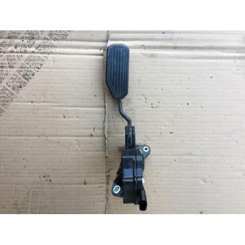 Toyota Camry Accelerator Pedal AVV50 12/2011-05/2015