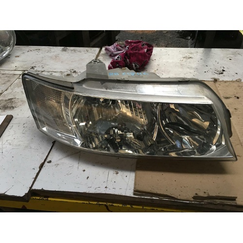 Holden Commodore Right head Light VZ 08/2004-09/2007