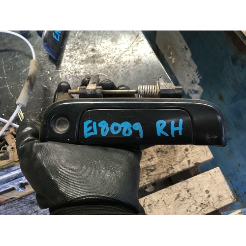 Toyota Hiace SBV Right Front Outer Door Handle 10/1995-02/2004