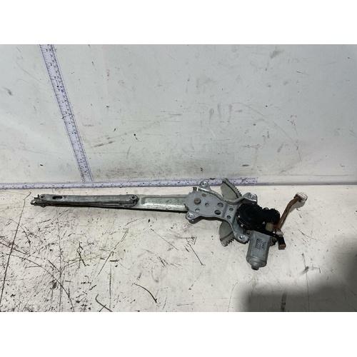 Toyota Tarago Right Front Window Regulator TCR10 09/1990-05/2000