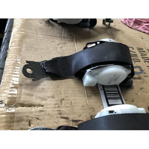 Mitsubishi 380 Seat Belt Centre Rear DB 09/2005-03/2008