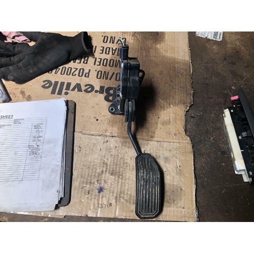 Toyota Kluger Accelerator Pedal GSU40 05/2007-02/2014