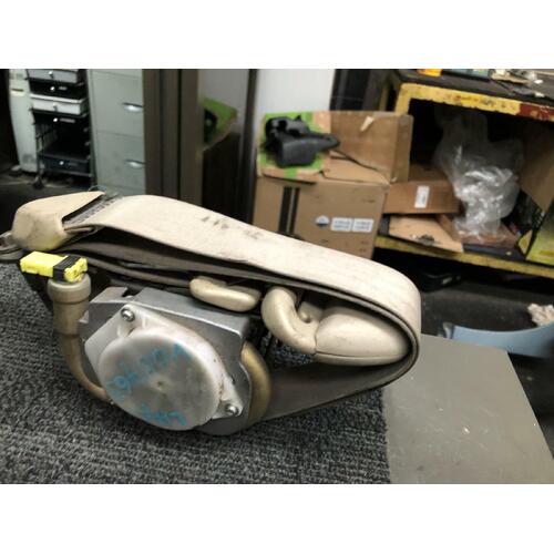 Toyota Avensis Left Front Seatbelt ACM20 12/2001-12/2010
