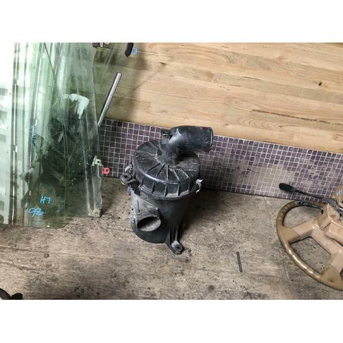 Toyota Regius Granvia KCH10 Air Filter Box 2000