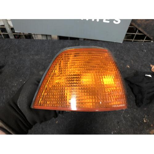 BMW 3 Series Right Corner Light 318i E36 05/1991-09/2000