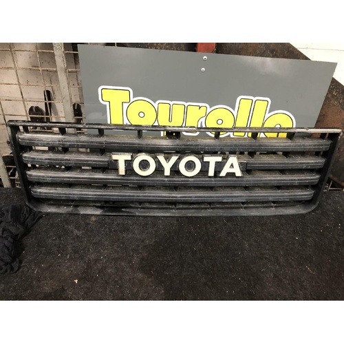 Toyota Landcruiser Grille FJ62 11/1980-05/1990