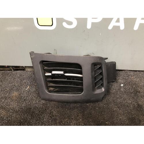 Toyota Prius Outer Right A/C Vent ZVW30 07/2009-12/2015