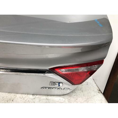 Toyota Camry Right Bootlid Lamp AVV50 05/2015-10/2017