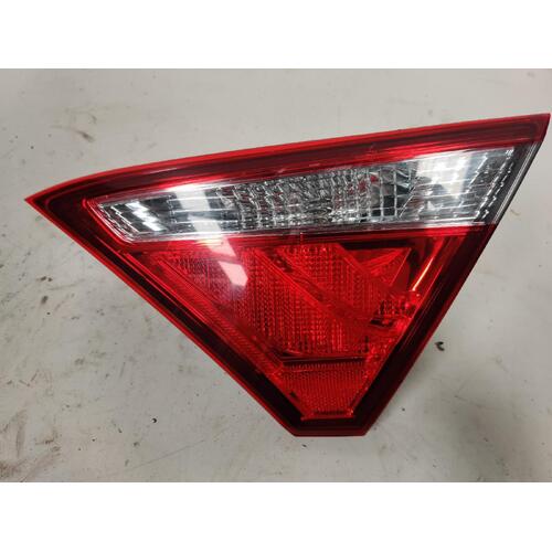 Toyota Camry Right Bootlid Lamp AVV50 05/2015-10/2017