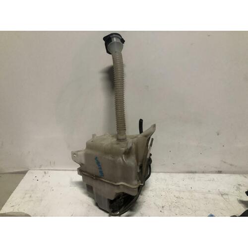 Toyota Kluger Washer Bottle GSU40 05/2007-02/2014