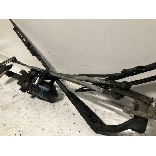 Toyota Hiace Front Wiper Assembly SBV RCH12 10/1995-02/2004