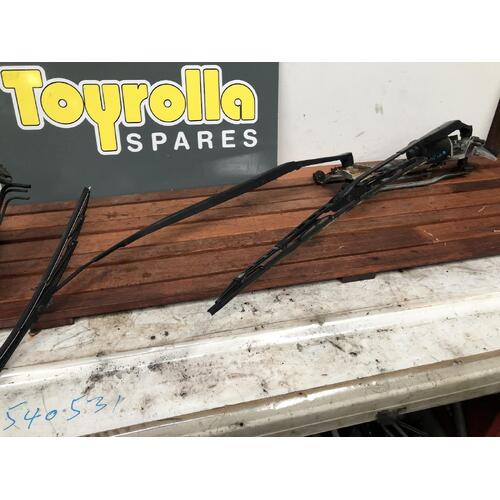 Toyota Estima Front Wiper Assembly ACR30 2000-2006