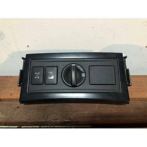 Toyota PRADO Diff Lock Switch/ 4WD Switch KDJ150 Centre Dash 11/09