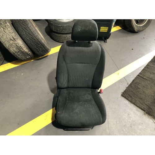 Toyota Kluger Right Front Seat GSU40 05/2007-02/2014