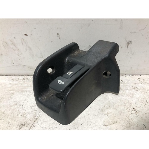 Toyota COROLLA Fuel & Bootlid Release Switch AE101 09/94 -10/99 