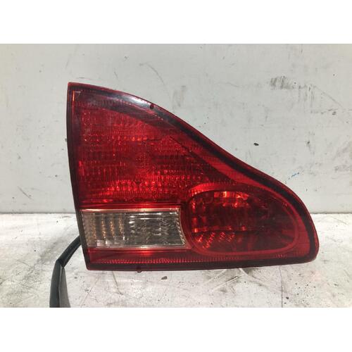 Toyota AVENSIS Rear Garnish ACM20 Left Tailgate Lamp 12/01-11/03 Early