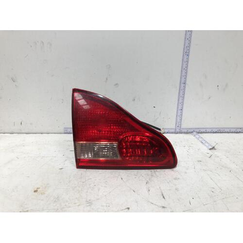 Toyota Avensis Left Rear Garnish Lamp ACM20R 12/01-11/03