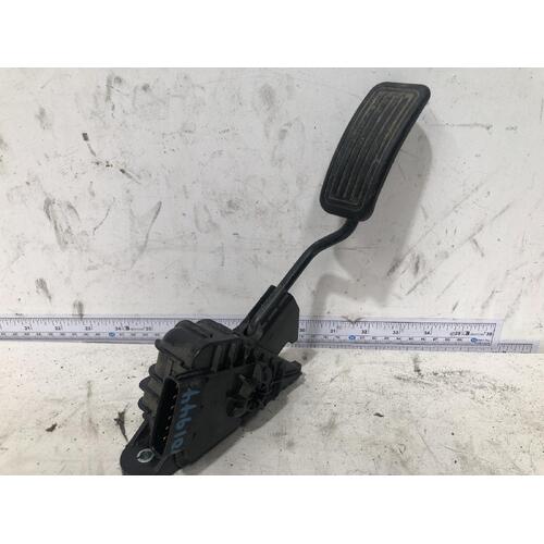 Toyota Hiace Accelerator Pedal KDH201 03/2005-04/2019