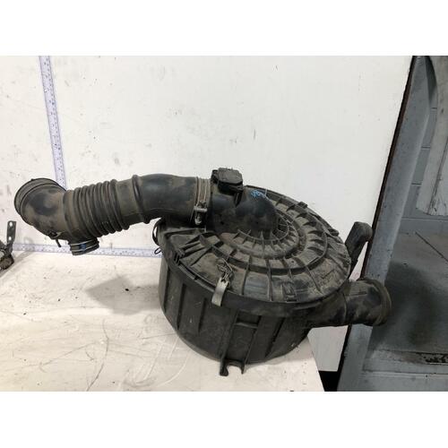 Toyota Hilux Air Cleaner Box with Air Flow Meter TGN16 03/2005-08/2015