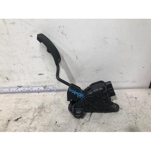 Toyota Hiace Accelerator Pedal KDH223 03/2005-04/2019