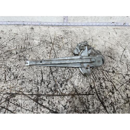 Toyota RAV4 Regulator Right Rear Window SXA11 07/1994-06/2000