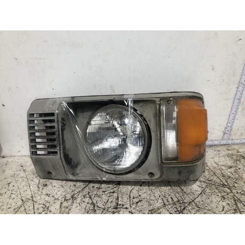 Toyota LITEACE Left Headlight/ Corner Light KM20 01/83-12/85